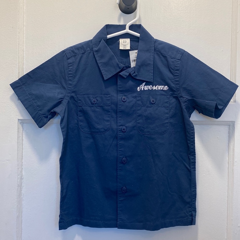 NWT Gap boys button down shirt. Super cute shark mouth graphic. Size 3